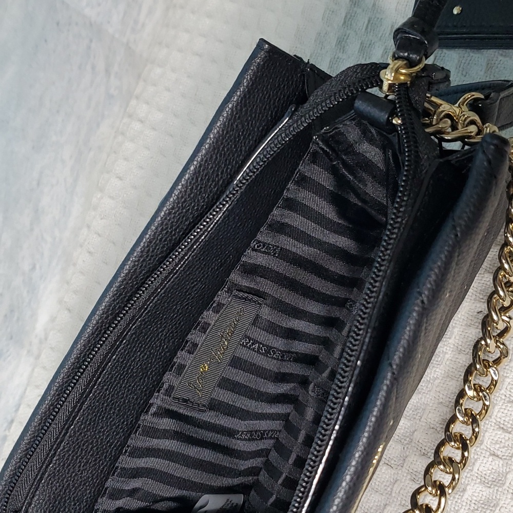 Elegant Black Quilted Shoulder Bag - Picture 7 of 9